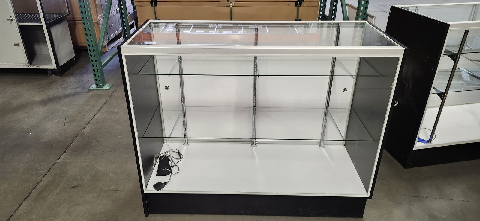 48″ Advanced Display Full Vision Showcase