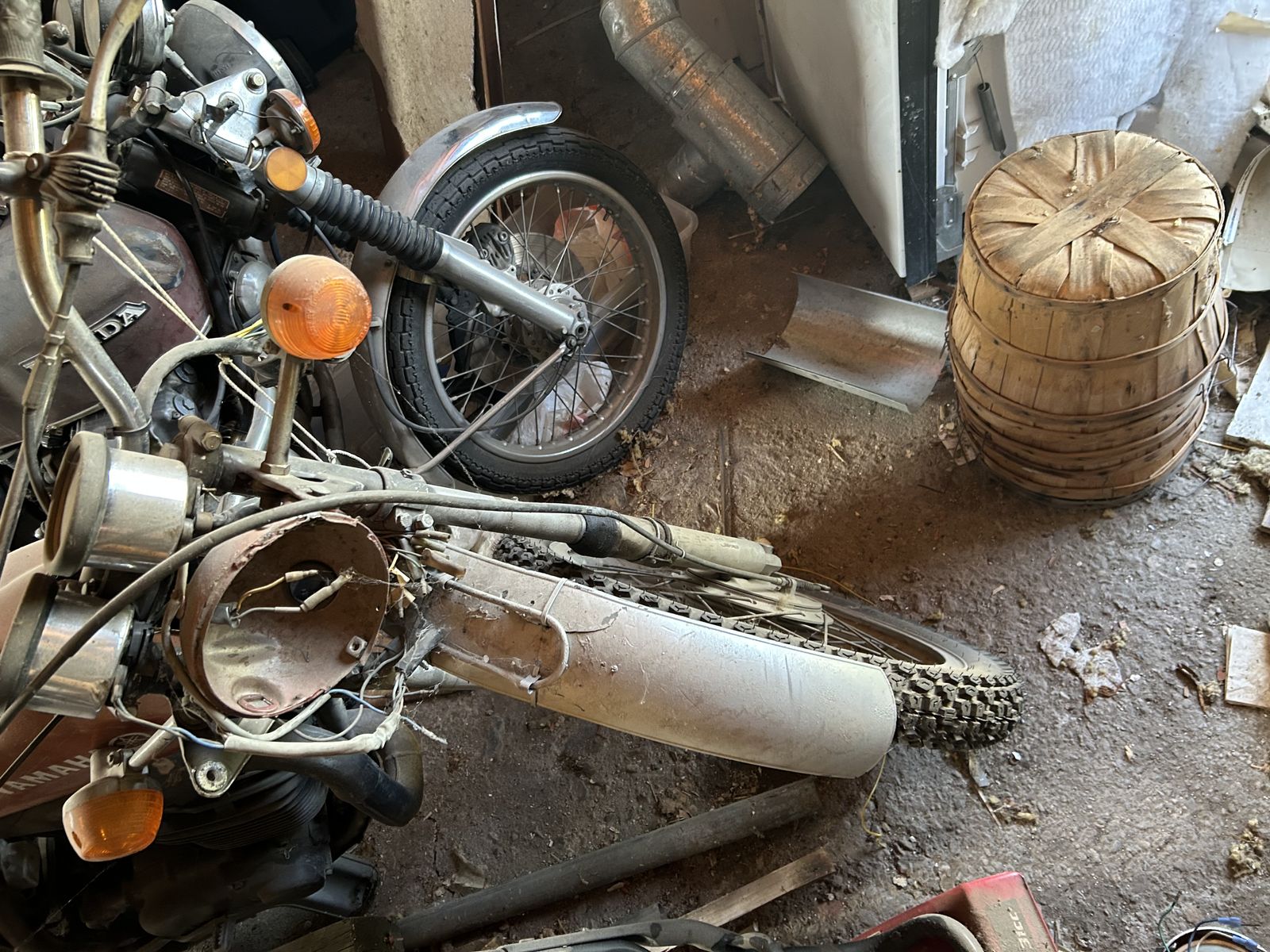 Main image 3