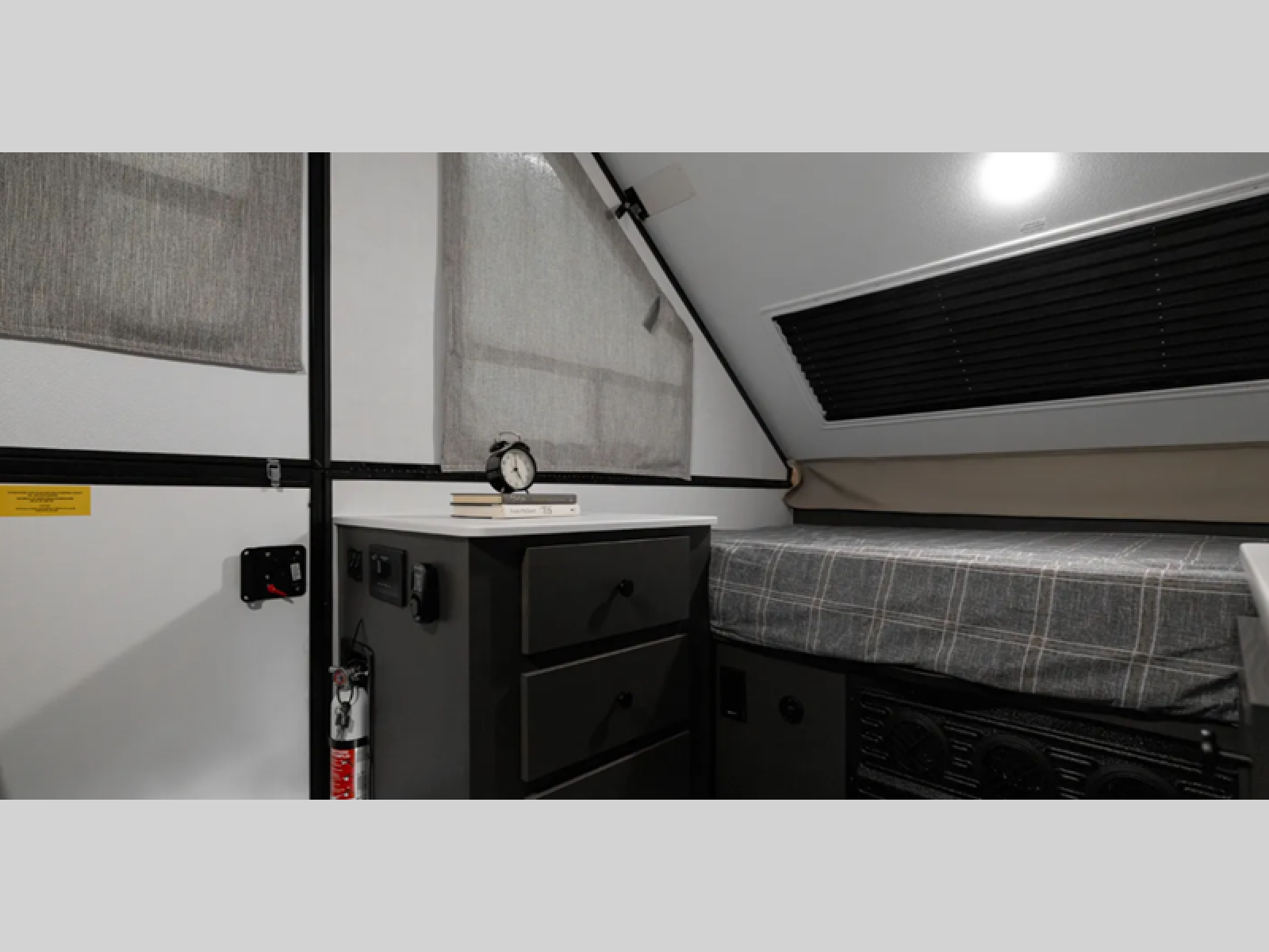 Main image 4