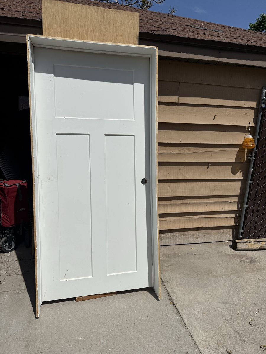 White Pre-Hung Interior Door with Frame - 3 Panel Design, With Hinges, Left Hand Swing