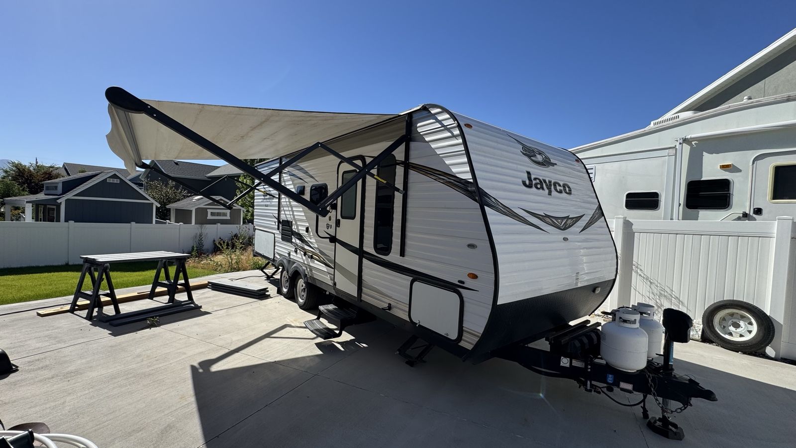 2019 Jayco Jay Flight SLX 224BHW Travel Trailer - 26' Bunkhouse, Outdoor Kitchen, Power Awning