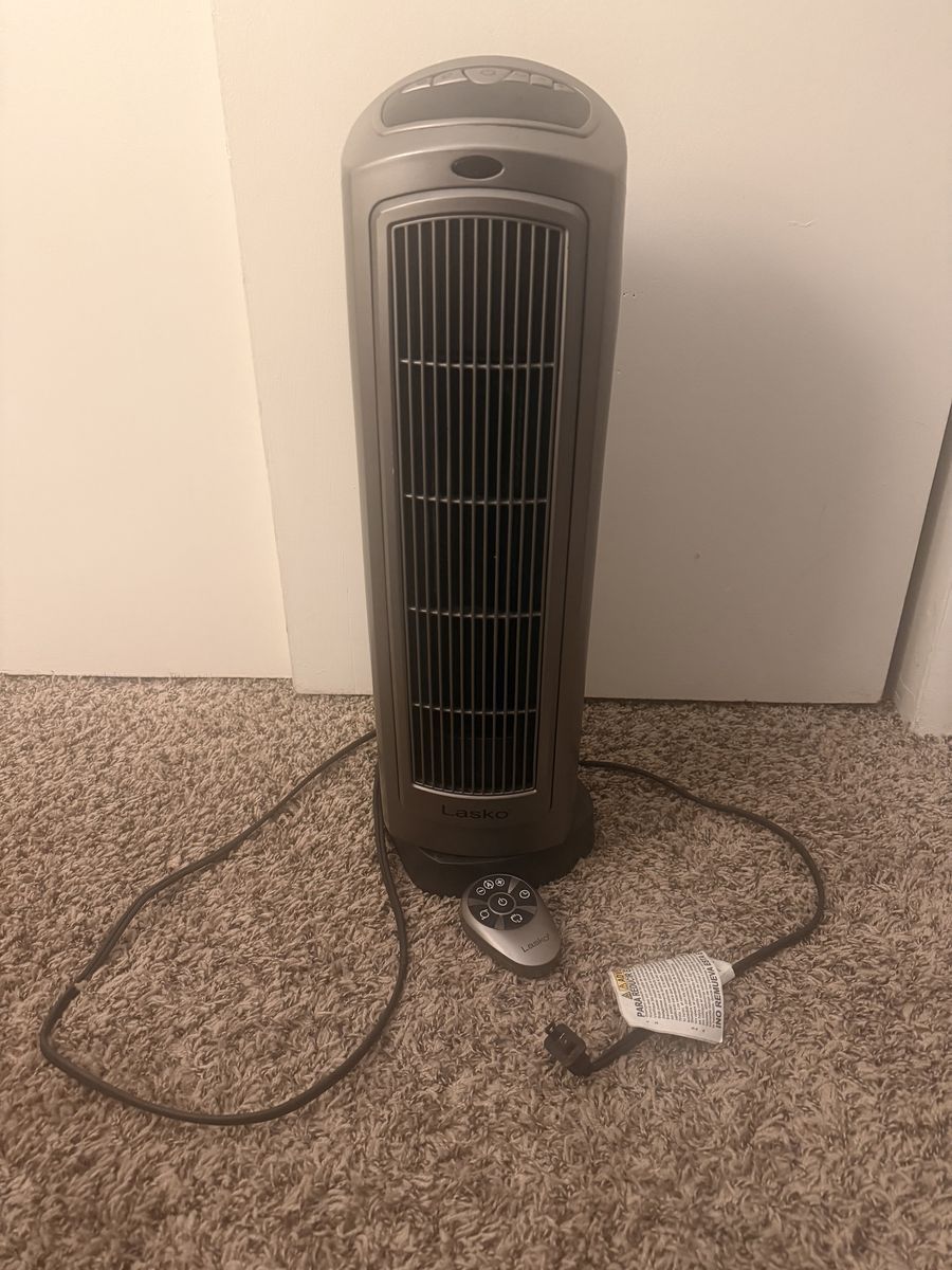 Lasko 23" space heater w/remote