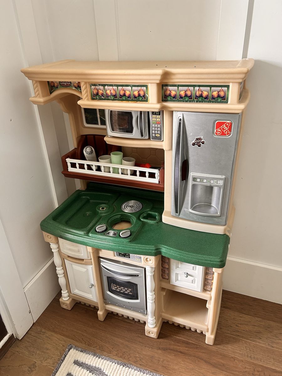 Step2 Lifestyle Play Kitchen Toy Set with Accessories