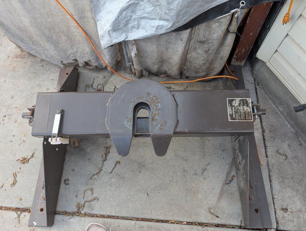 fifth wheel hitch