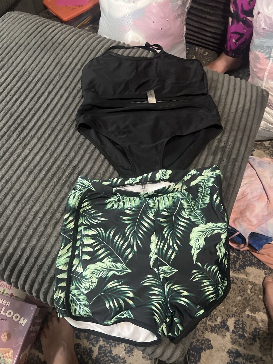 Black and Green Palm Leaf Print Two-Piece Swimsuit Size 15-16Y