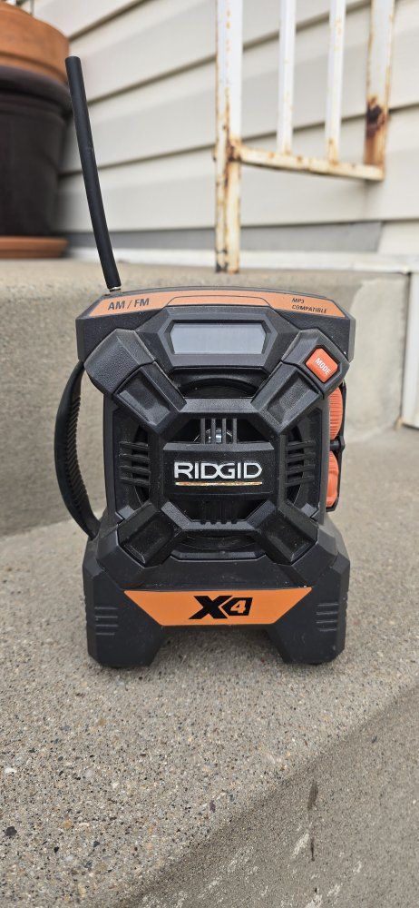 RIDGID X4 AM/FM MP3 Compatible Cordless Jobsite Radio - Used, Good Condition