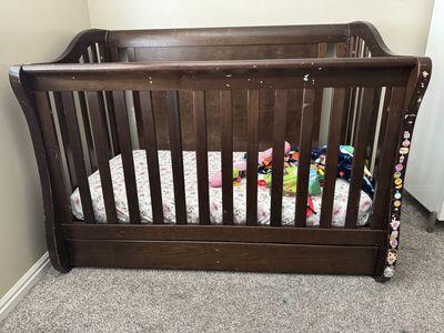 Crib with drawer needs to go TODAY