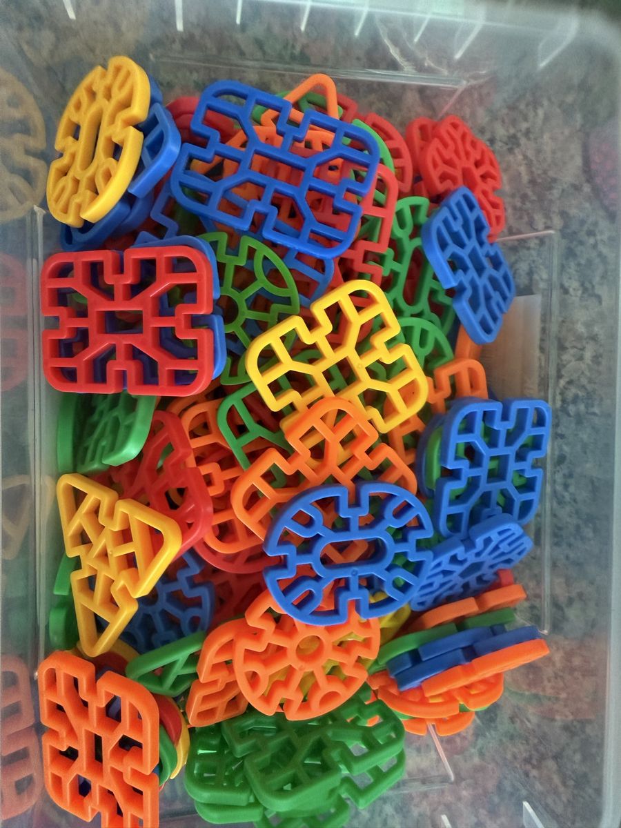 Play Build Interlink 200 Piece Building Set with Storage Bin