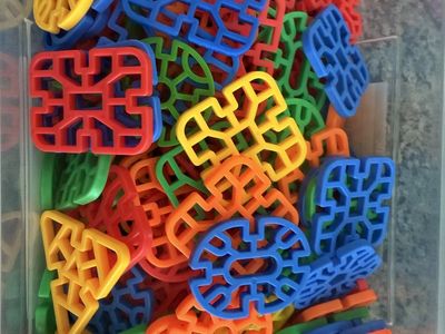 Play Build Interlink 200 Piece Building Set with Storage Bin