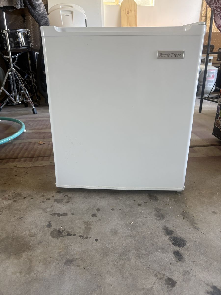 Arctic Fresh 1.6 Cu. Ft. Mini Fridge - White