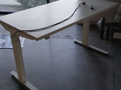 Sit stand desk