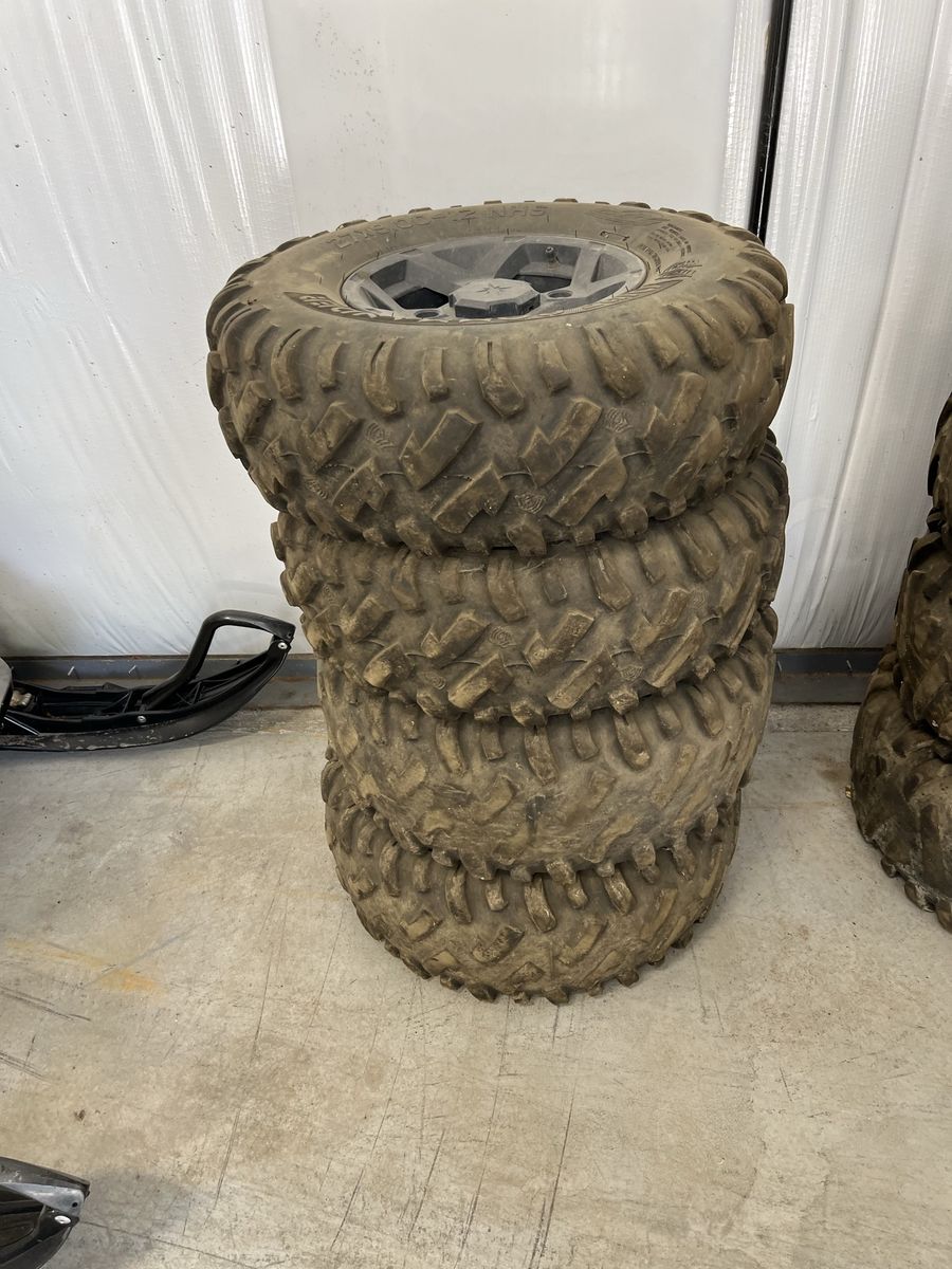 2016 Polaris RZR4 900 wheels and tires