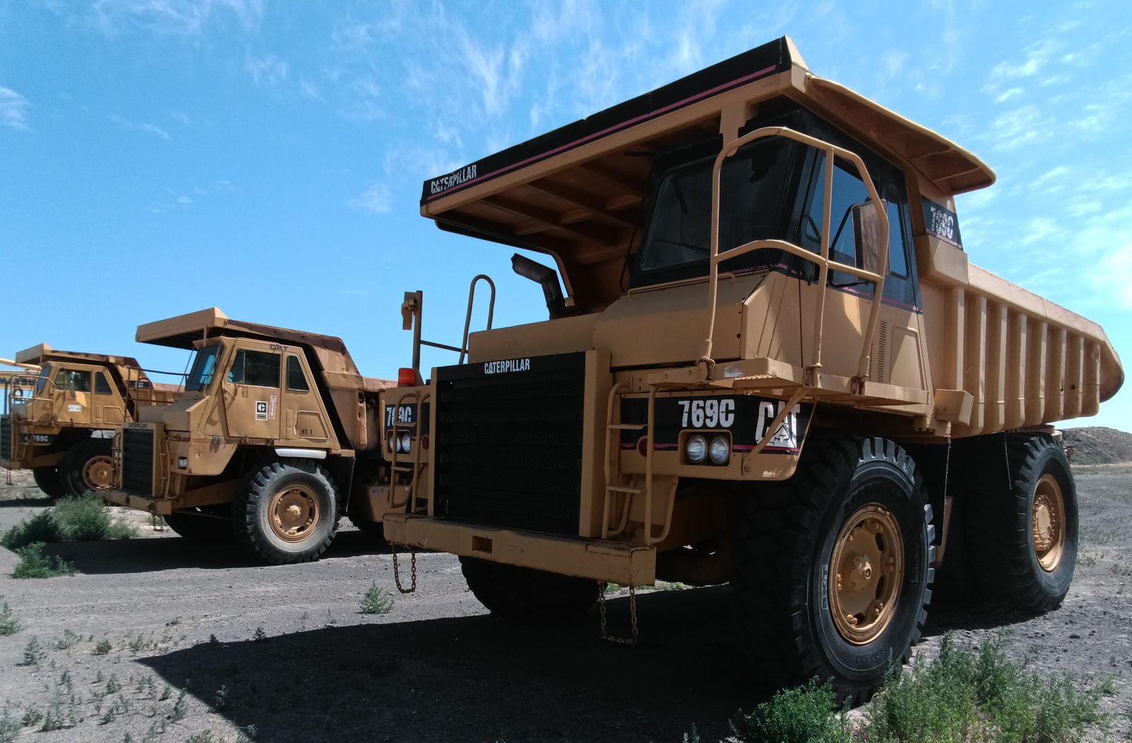 Rock truck, haul truck, dump truck