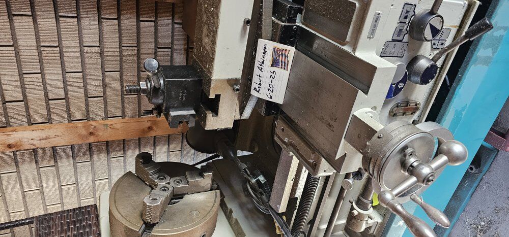 Manual lathe for metal working