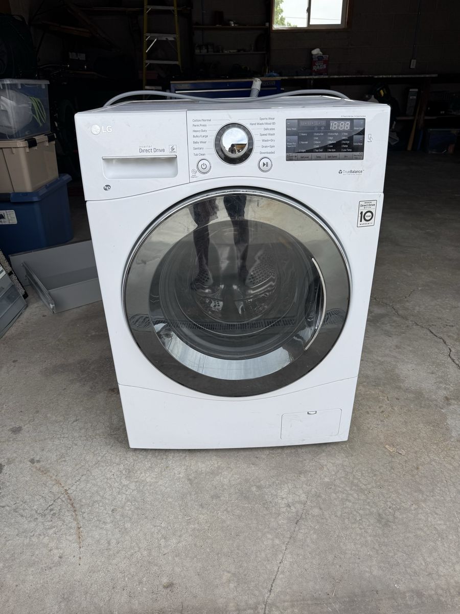 LG 2.3cu ft. Compact 2in1 washer AND dryer