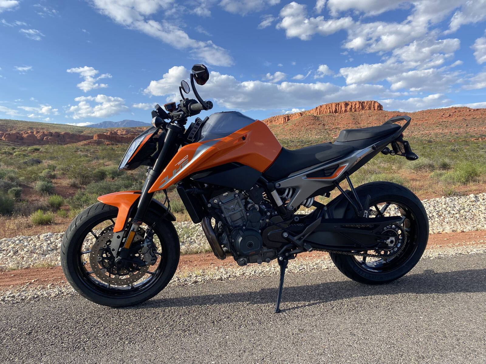 KTM 790 Duke + Helmet