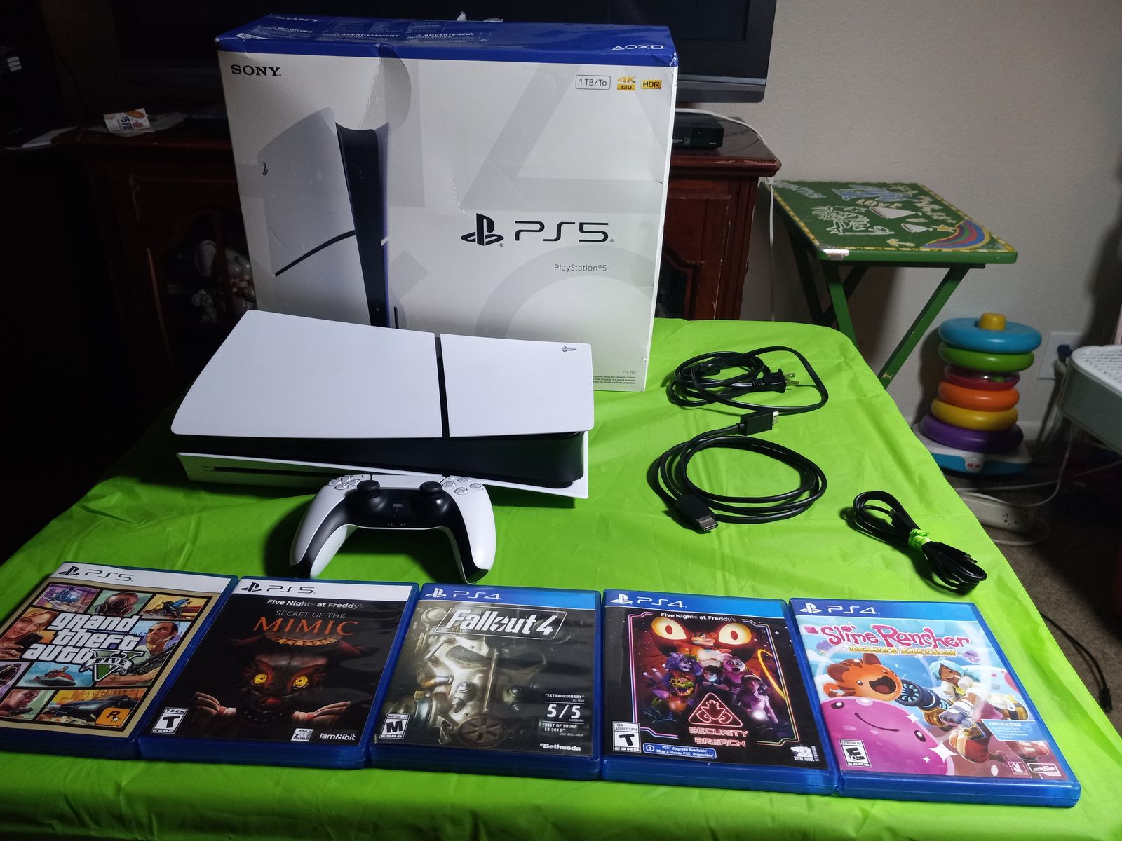 PS5 disc edition with 5 games + box