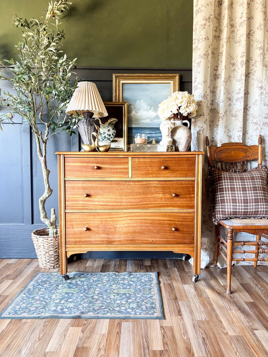 *FREE DELIVERY* Antique Mahogany Chest of Drawers/Dresser