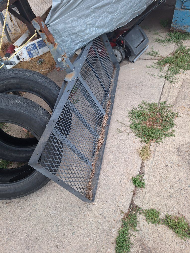 Cargo carrier 