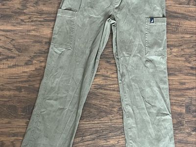Green cargo pants