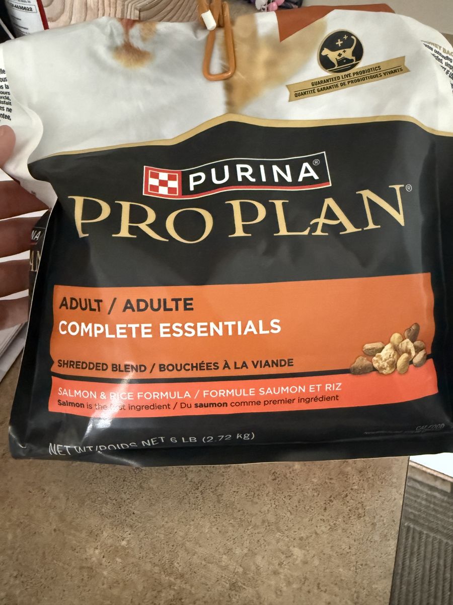 FREE Purina Pro Plan adult cat shredded blend food