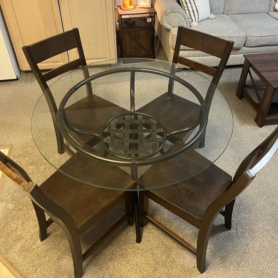 Round Glass Dining Table w/4 chairs