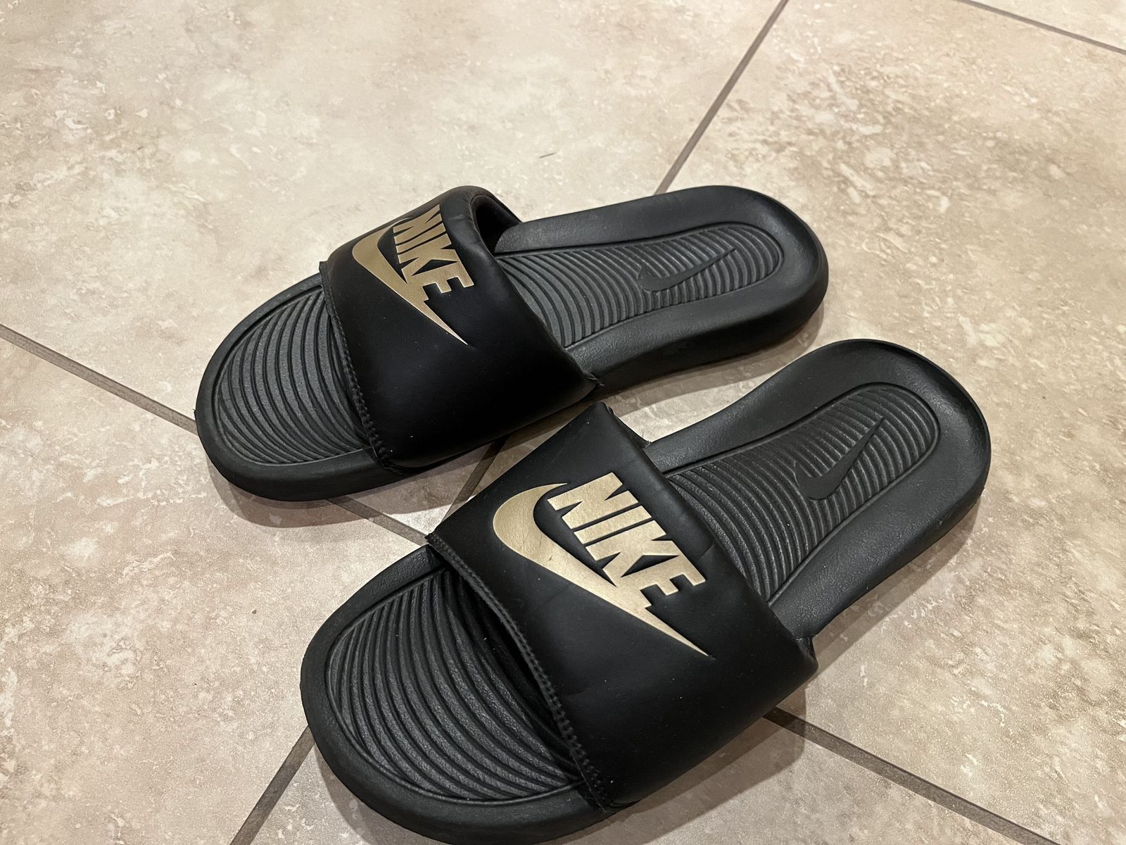 Men's Nike size 9 Slides