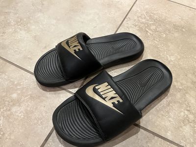 Men's Nike size 9 Slides