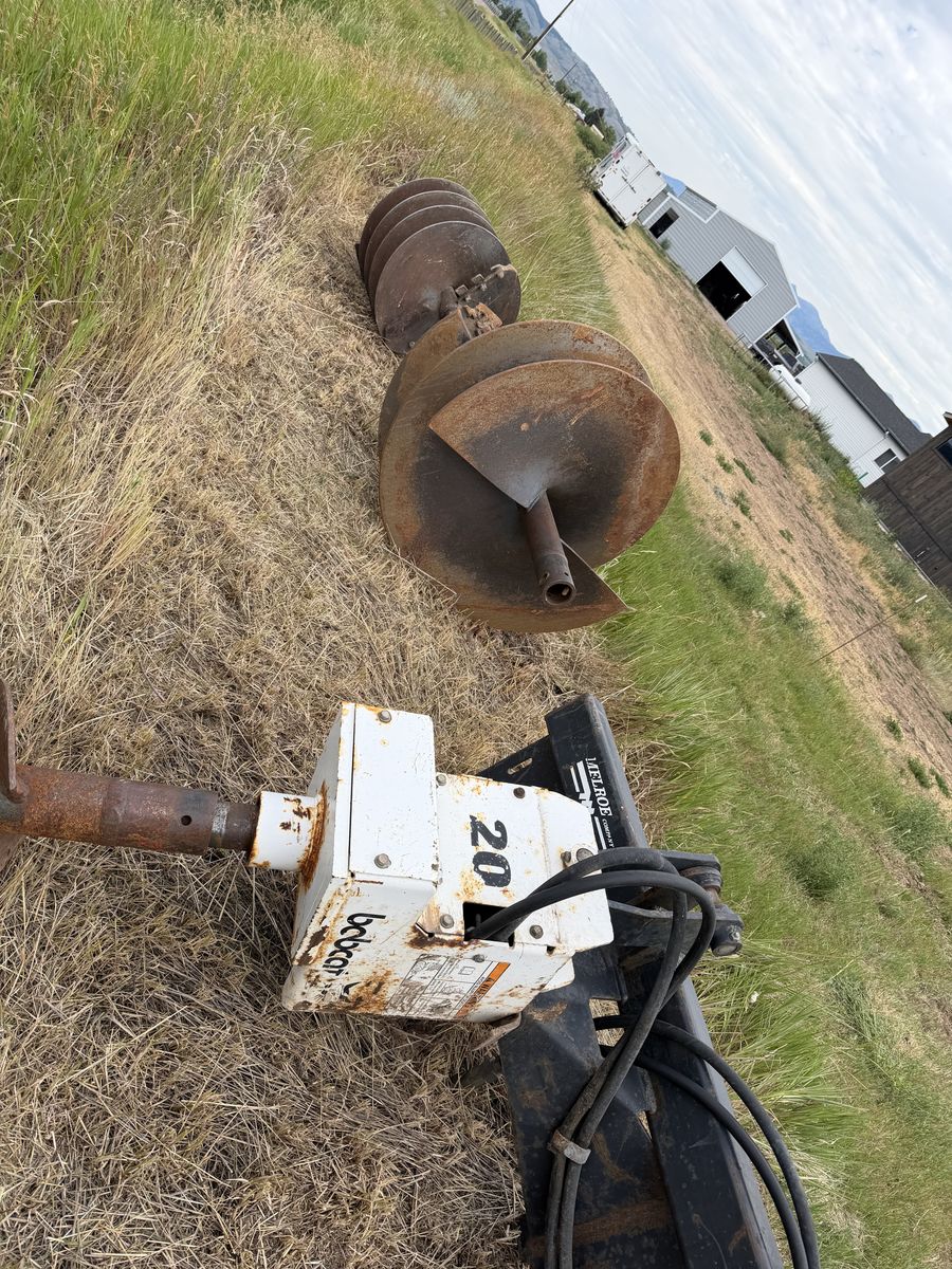 Skidsteer auger attachment