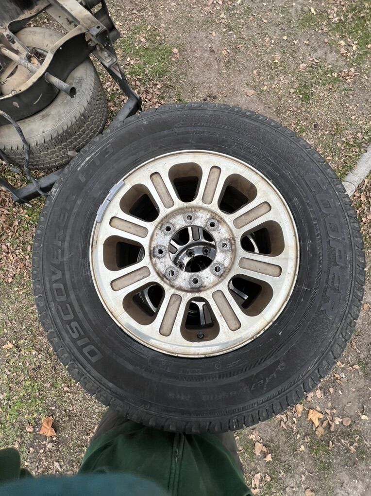 8 lug Wheels and Tires 275/65/18