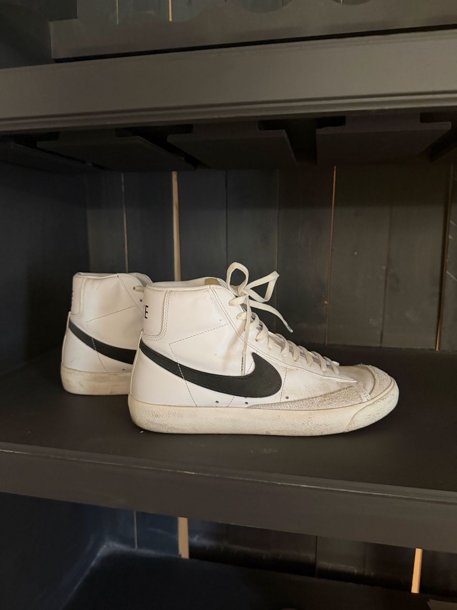 Mike Blazers women’s size 9