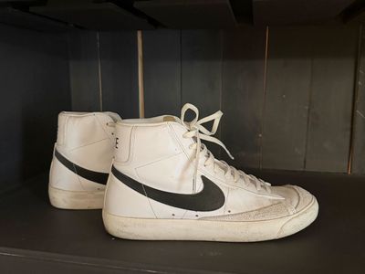Mike Blazers women’s size 9
