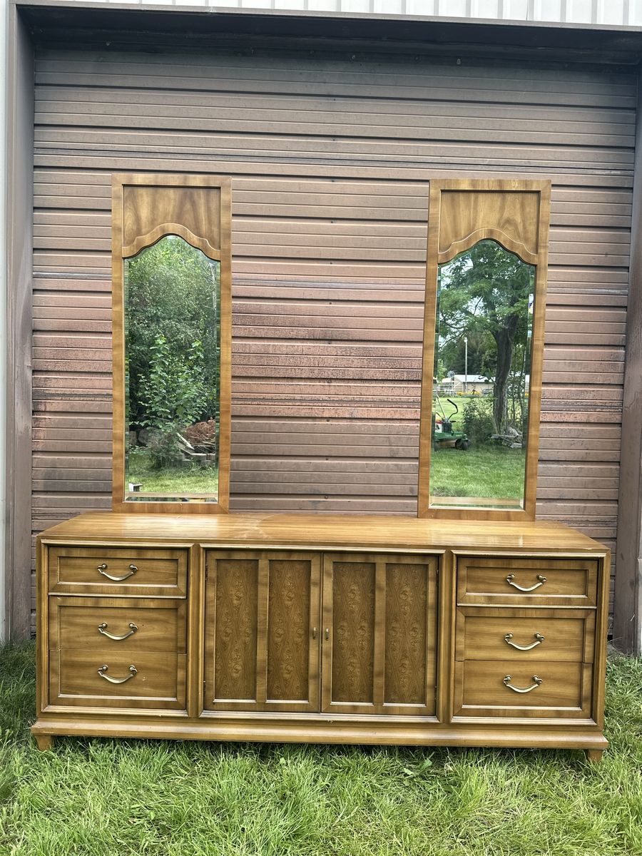 Unagusta Furniture Co. Bedroom Set (Vintage)