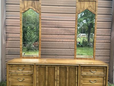 Unagusta Furniture Co. Bedroom Set (Vintage)