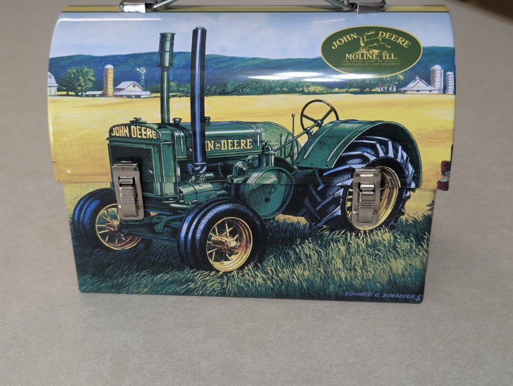 vintage metal John deer lunch box like new condition used as display