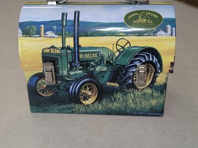 vintage metal John deer lunch box like new condition used as display