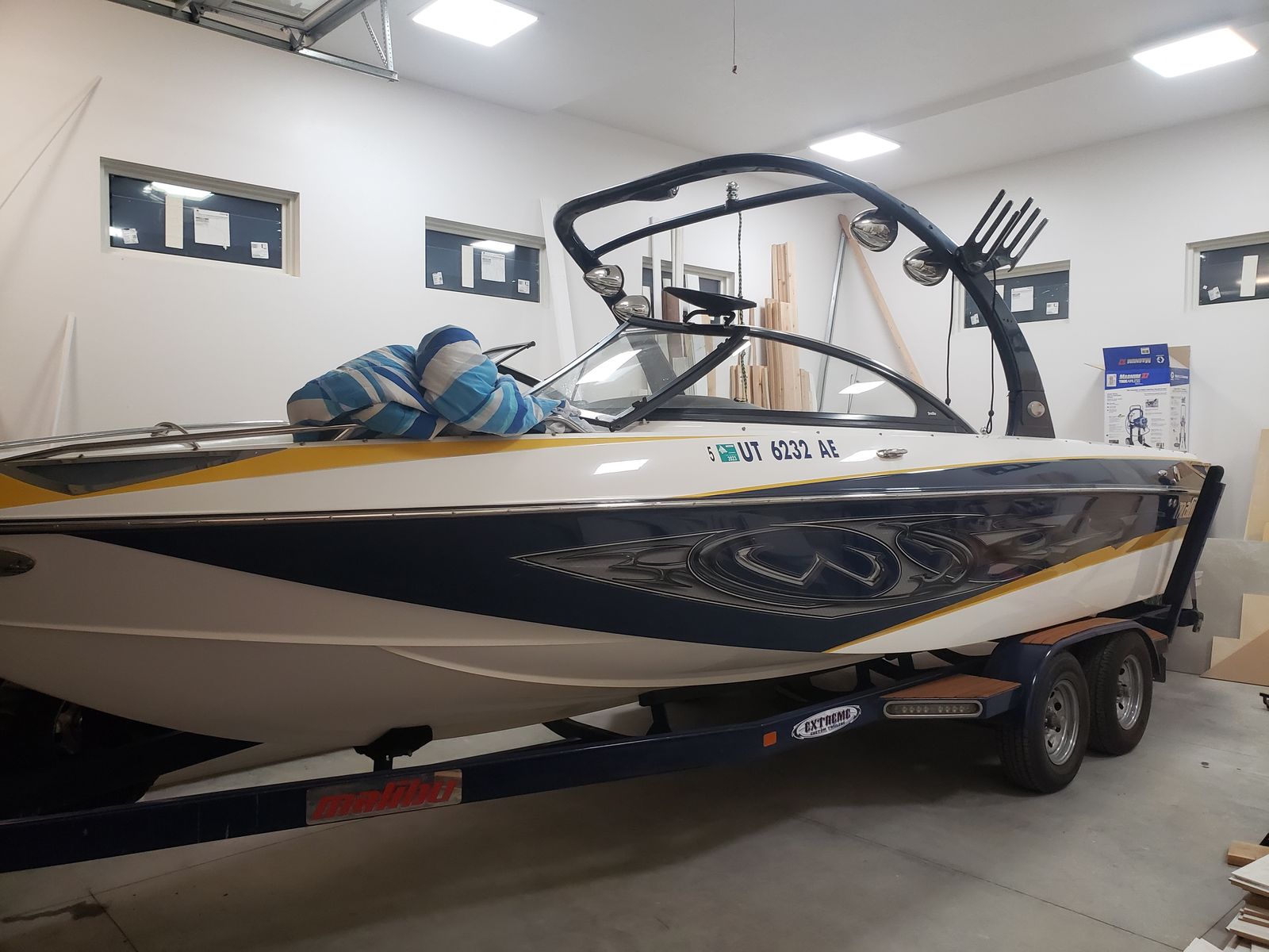Malibu 247 LSV Wake Boat