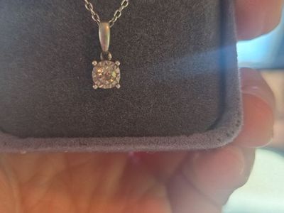 6th of a karot natural diamond necklace