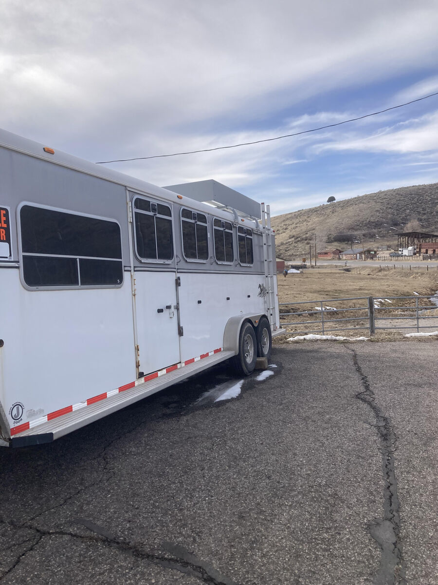 2008 Circle J Horse Trailer