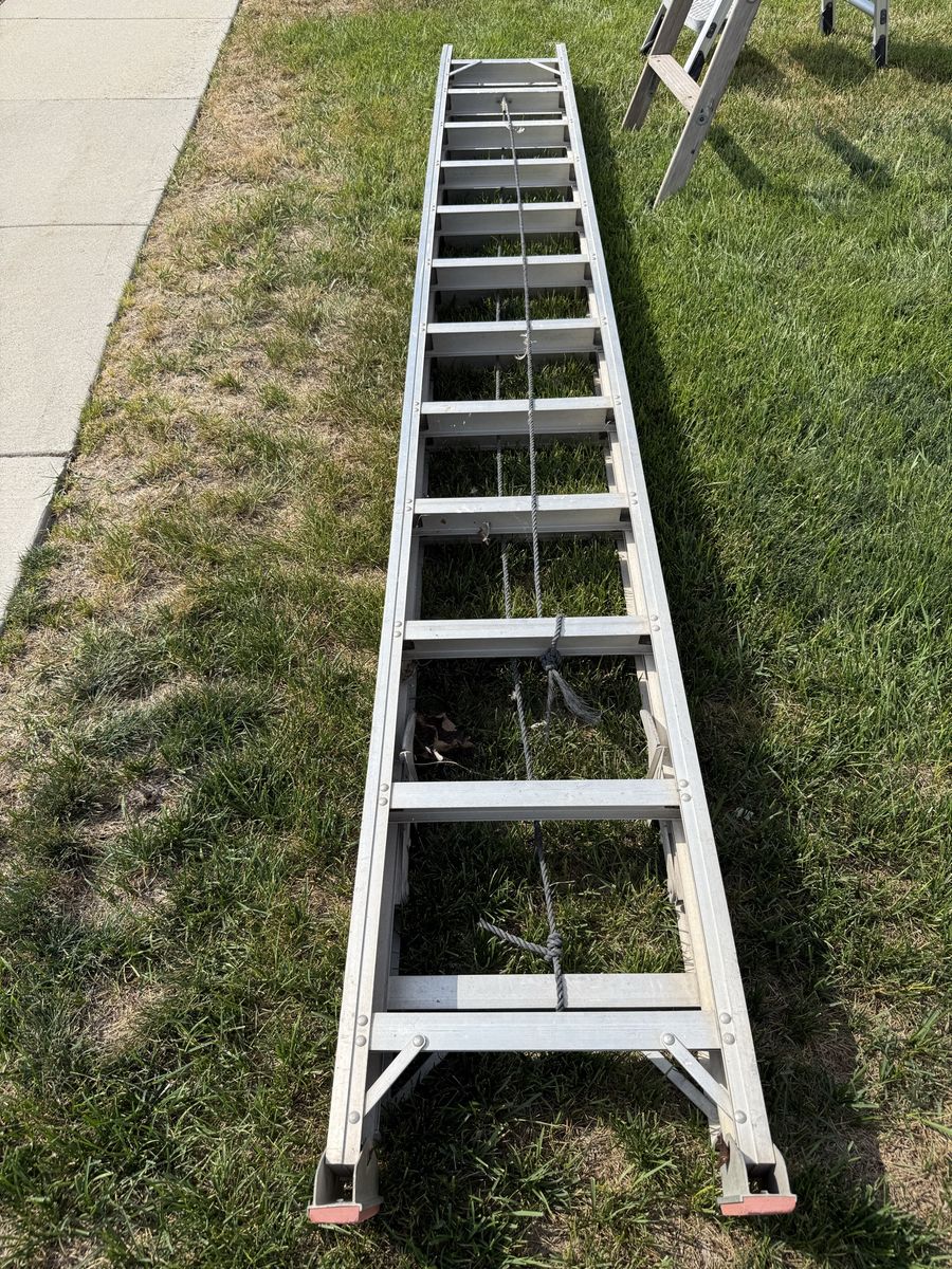 Aluminum Extension Ladder 24 ft (12 ft Collapsed)