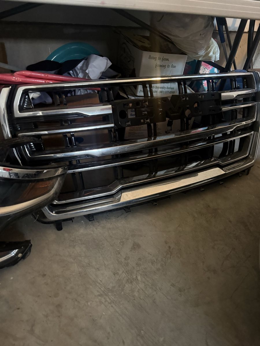 Front Grill GMC Yukon 2022