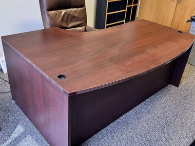 Nice Executive Office Desk With Chair