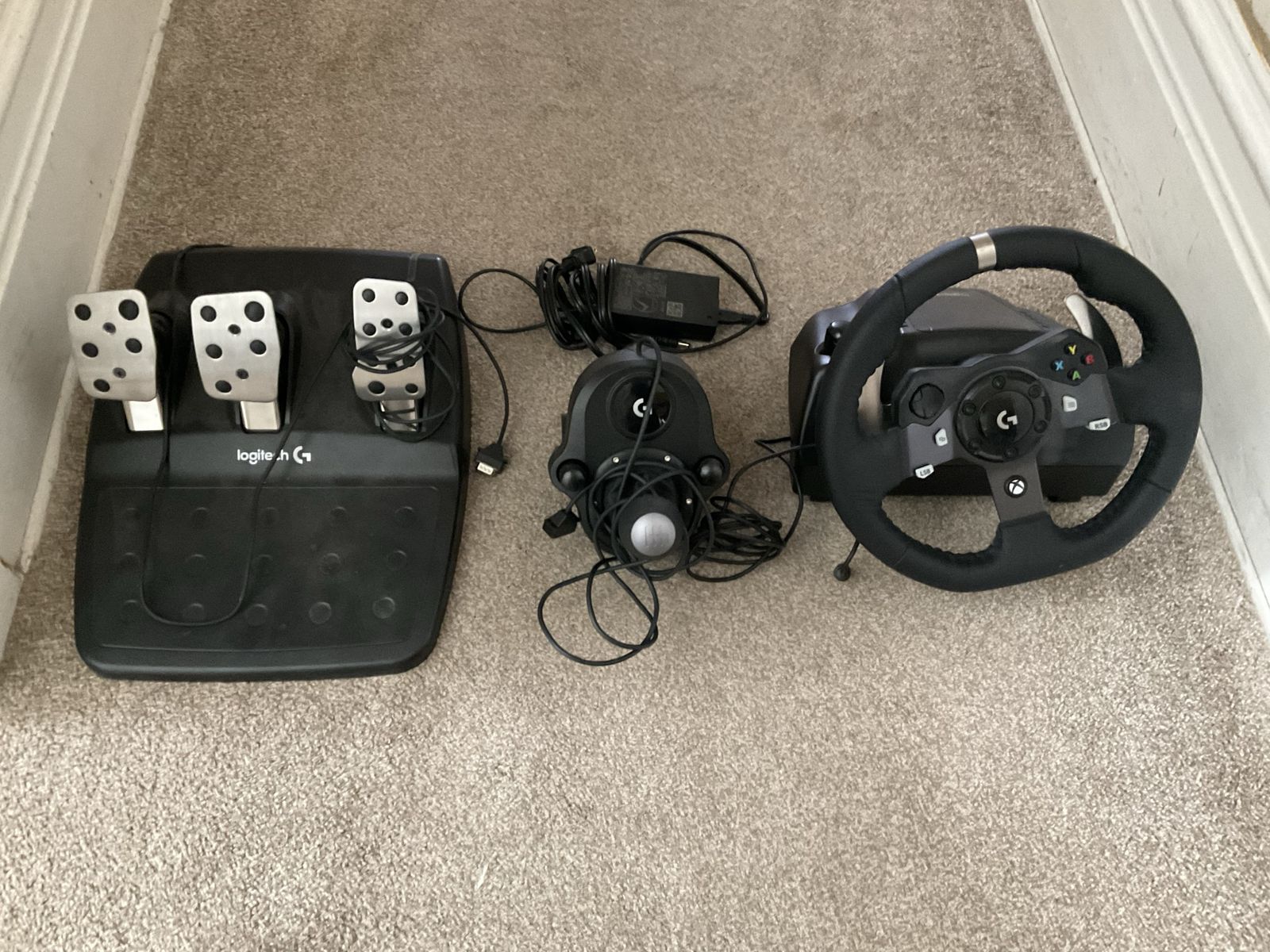 Logitech G920 Driving Force Racing Wheel + Logitech G Driving Force Shifter Bundle for Xbox One and PC