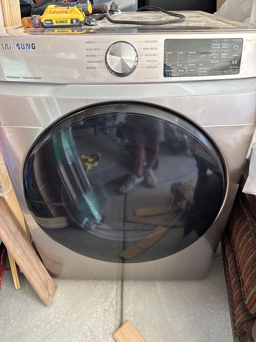 Barely Used Samsung gas dryer - Champagne color