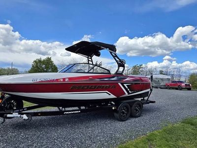 Wake/Surf Boat Rental - Moomba Craz