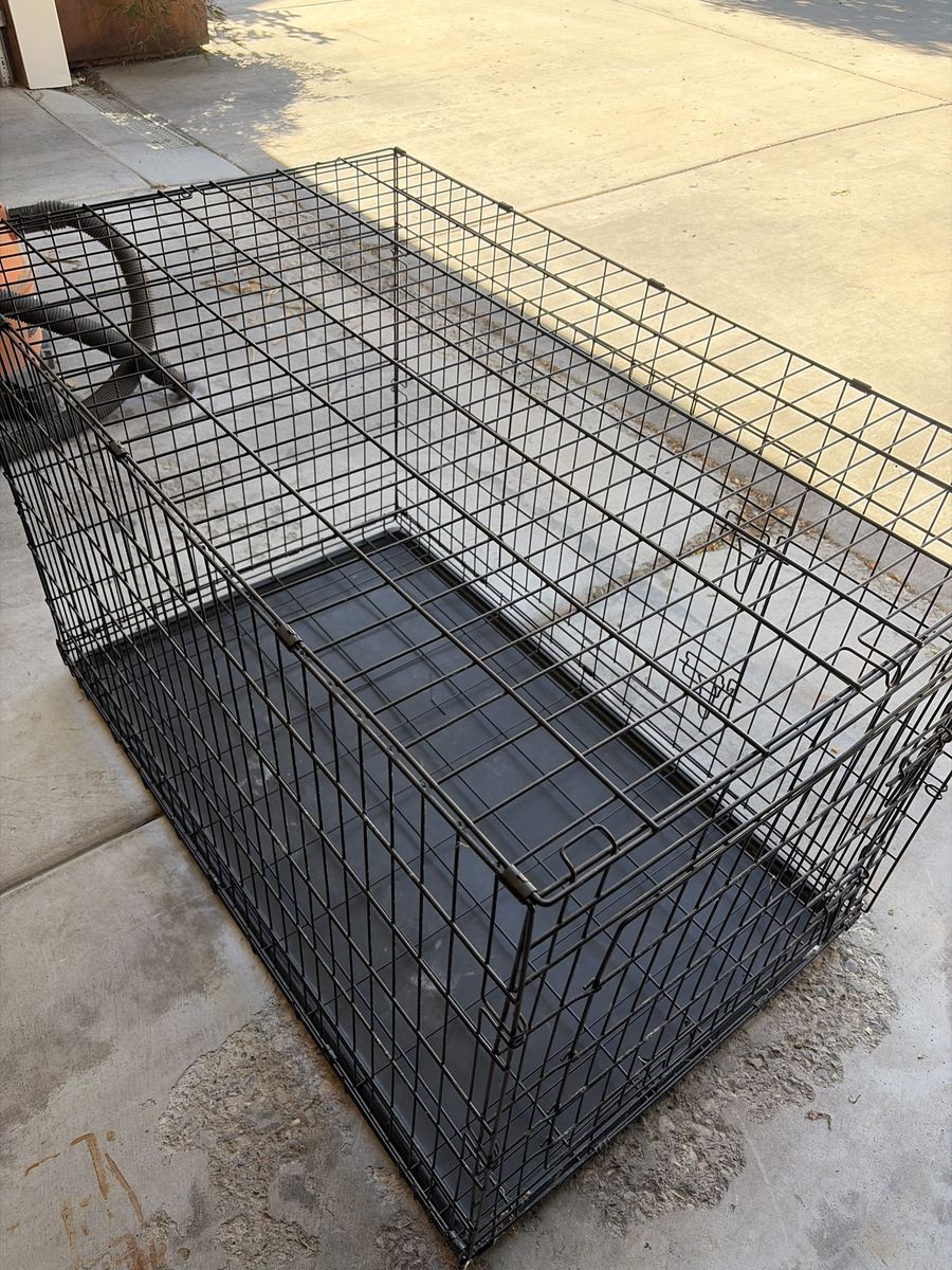 Large Black Wire Dog Crate with Plastic Tray