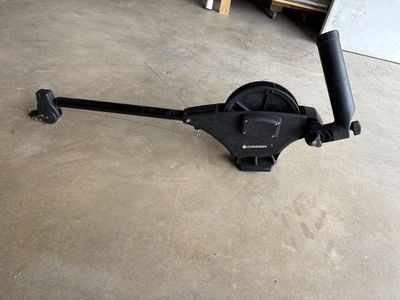 Cannon UNI-TROLL 5 Manual Downrigger with Integrated Rod Holder
