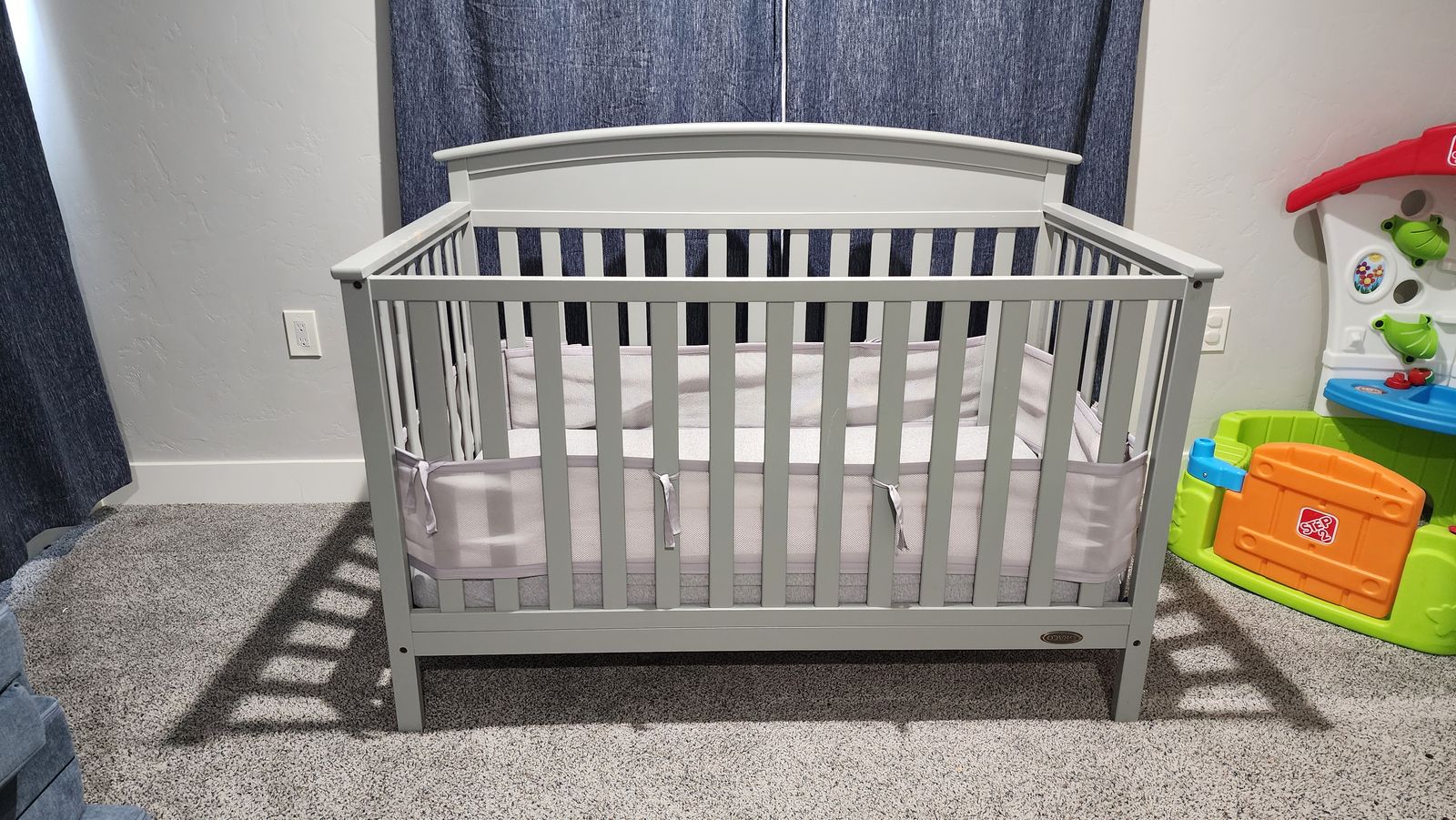 Graco 2-in-1 Convertible Crib & Toddler Bed