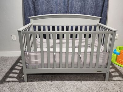Graco 2-in-1 Convertible Crib & Toddler Bed
