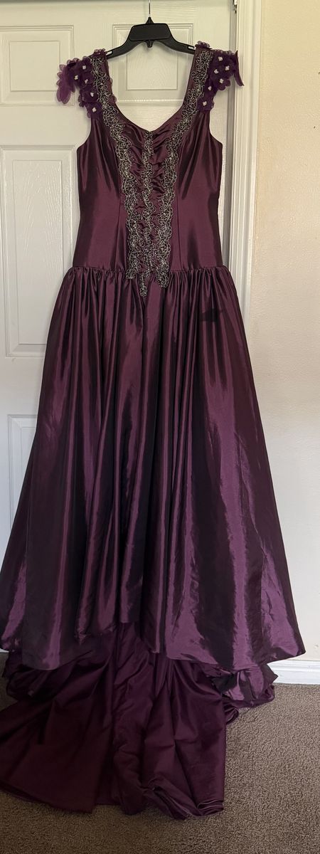 Elegant Plum Formal Dress with Floral Embellishments - Size M/L